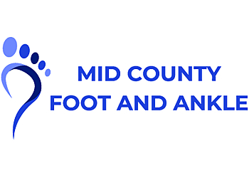 Pete E. O'Donald, DPM - Beaumont, TX Podiatrists - Doctor With Patient Image