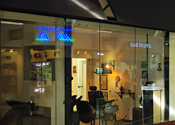 Phenix Salon Suites - Lakewood, CO Beauty Salons - Salon Interior Image