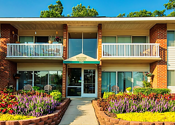 Pinewood Gardens Apartments Norfolk Apartments For Rent image 1