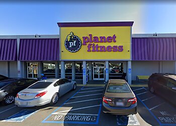 Planet Fitness Oakland Oakland Gyms image 1