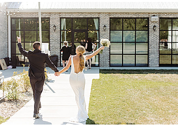 Sioux Falls Wedding Planners Plan to Party