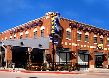 Arlington Sports Bars Pluckers Wing Bar