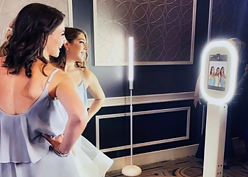 Glendale Photo Booth Companies Pocket Full of Poses