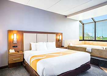 Lansing Hotels Quality Suites