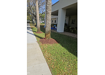 Fort Lauderdale Lawn Care Services Quick Trimms Lawn Care LLC.