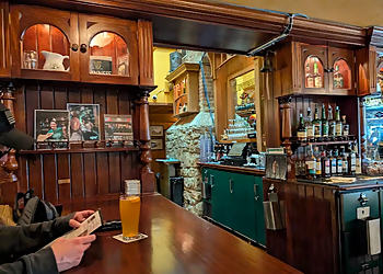 Naperville Night Clubs Quigley's Irish Pub