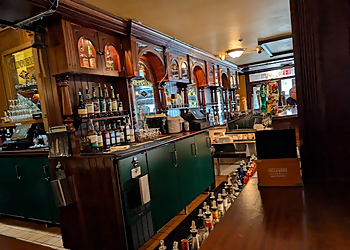 Naperville Night Clubs Quigley's Irish Pub