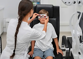 Rachel Brown, OD - PEDIATRIC EYE SPECIALISTS - Chattanooga, TN Pediatric Optometrists - Doctor With Patient Image