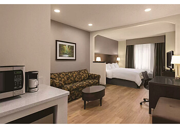 Radisson Hotel & Conference Center Rockford - Rockford, IL Hotels - Hotel Room Image