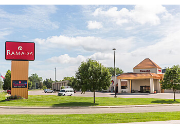 Ramada by Wyndham Sioux Falls Airport-Waterpark & Event Ctr Sioux Falls Hotels