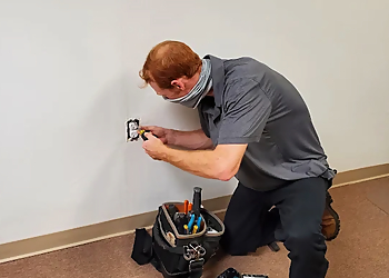 Real Estate Electric Real Estate Electric - Norfolk, VA Electricians - Technician Portrait Image