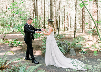 Salem Wedding Photographers Rebekah Leona Photography