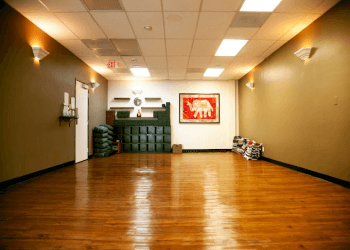 3 Best Yoga Studios in Los Angeles, CA - ThreeBestRated