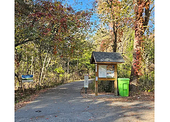 Warren Hiking Trails Red Oaks Nature Center