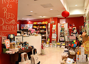 Honolulu Gift Shops Red PineApple