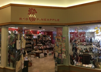 Honolulu gift shop Red PineApple