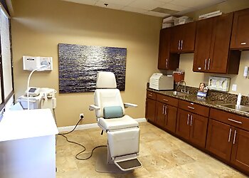 Hayward Plastic Surgeon Rex E. Moulton-Barrett, MD