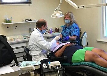 Milwaukee Cosmetic Dentists Richard B. Winter, DDS, MAGD, DICOI, DABOI, FAAID - HAMPTON DENTAL ASSOCIATES, SC