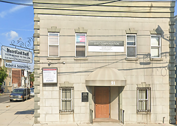 Newark Medical Malpractice Lawyers Robert A. Solomon - METROLAW