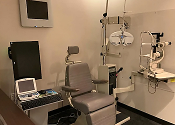 Robert Tharp, OD - THARP FAMILY EYE CARE - Jackson, MS Pediatric Optometrists - Treatment Room Image