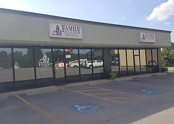 Little Rock Pediatric Optometrists Roger P. Neal, OD - FAMILY EYE CLINIC