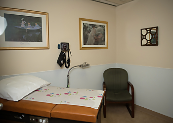 Thousand Oaks Gynecologists Ronald E. De La Peña, MD