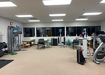Roy Arana Flores, DPT - WRIGHT PHYSICAL THERAPY - Boise City, ID Physical Therapists - Clinic Interior Image