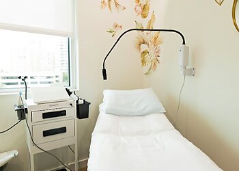 Honolulu Plastic Surgeon S. Larry Schlesinger, MD, FACS - PRP CENTER HAWAII