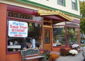 3 Best Thai Restaurants In Madison WI ThreeBestRated   SalaThaiRestaurant Madison WI 