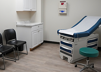 Salman Mian, MD - Pasadena, TX Pain Management Doctors - Treatment Room Image