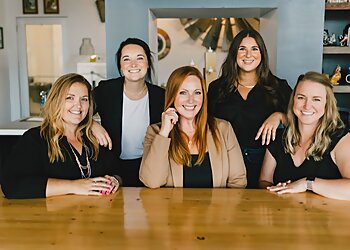 Des Moines Real Estate Agents Sara Hopkins - RE/MAX PRECISION URBON OFFICE