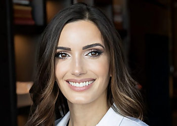 Sarah Naon DMD,- EMBRACE ORTHODONTICS - Independence, MO Orthodontists - Doctor Portrait Image