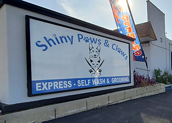 Shiny Paws & Claws Fontana Pet Grooming image 1