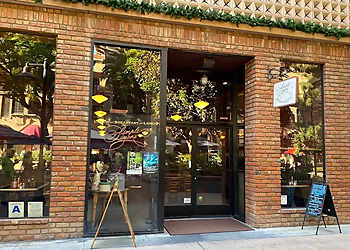 Riverside Bakeries Simple Simon's Bakery & Bistro