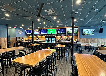 Six Strings on Franklin - Evansville, IN Sports Bars - Indoor Sitting
