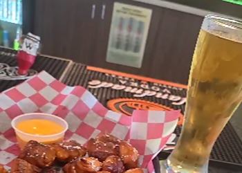 Six Strings on Franklin - Evansville, IN Sports Bars - Service Highlights