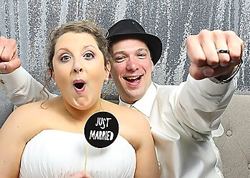 Des Moines Photo Booth Companies Smiling Dog Entertainment