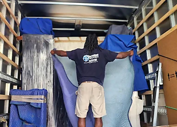 Southside Moving and Storage - Norfolk, VA Moving Companies - Team Working Image