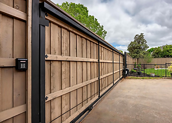 Southwest Fence & Deck, Inc. - Carrollton, TX Fencing Contractors - Service Image
