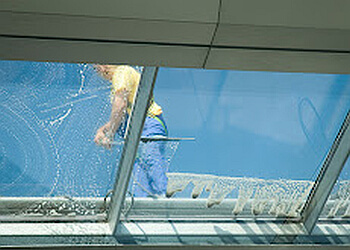 Oakland window cleaner SpotFree Window Cleaning