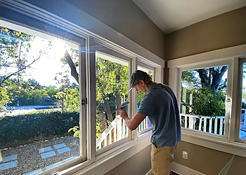 Squeegee Clean Windows - Pasadena, CA Window Cleaners - Team Working Image
