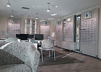 Long Beach Pediatric Optometrists Stephanie Mitchell, OD - SEA VIEW OPTOMETRIC CENTER