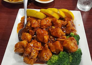 Nhà hàng Trung Quốc là nơi tuyệt vời để khám phá văn hóa và ẩm thực Trung Hoa đích thực. Với nhiều món ăn ngon, rượu trái cây tốt, và không gian sang trọng, bạn sẽ có những trải nghiệm ẩm thực khó quên khi đến đây.