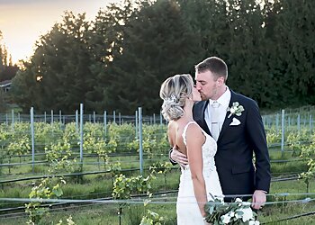 Vancouver Wedding Photographers Tara Thackeray Photography