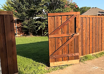 Texas Best Fence & Patio - Carrollton, TX Fencing Contractors - Field Work Image