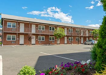 The Courtyards Springfield Apartments For Rent image 1