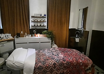 The Darling Den St Paul Spas image 1