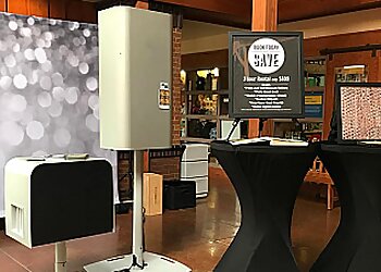 Des Moines Photo Booth Companies The Traveling Photo Booth