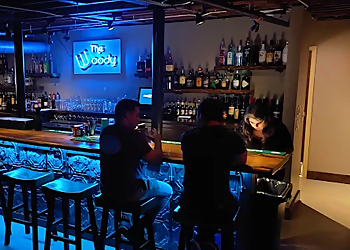 Columbia Night Clubs The Woody on main