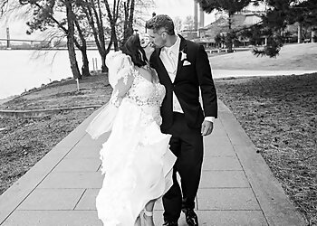 Toledo Wedding Photographers ToledoPhotoGuy LLC